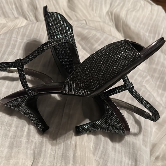 ✨Kelly & Katie Sparkling Princess Heels✨ - Picture 9 of 10